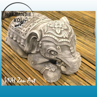 Éléphant oriental couché 6.1